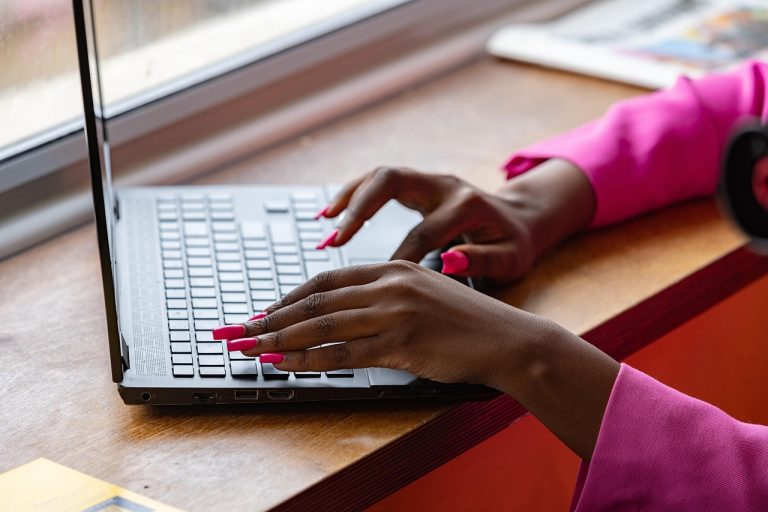Hands-typing-on-Laptop-Photo
