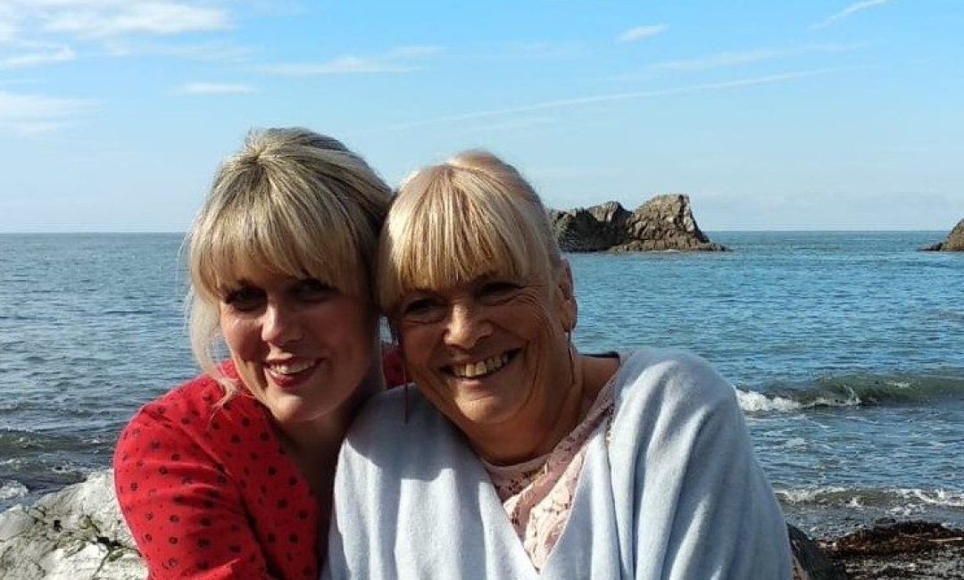 Polly-and-Linda-Booth-Pic-2-1-e1662626000481