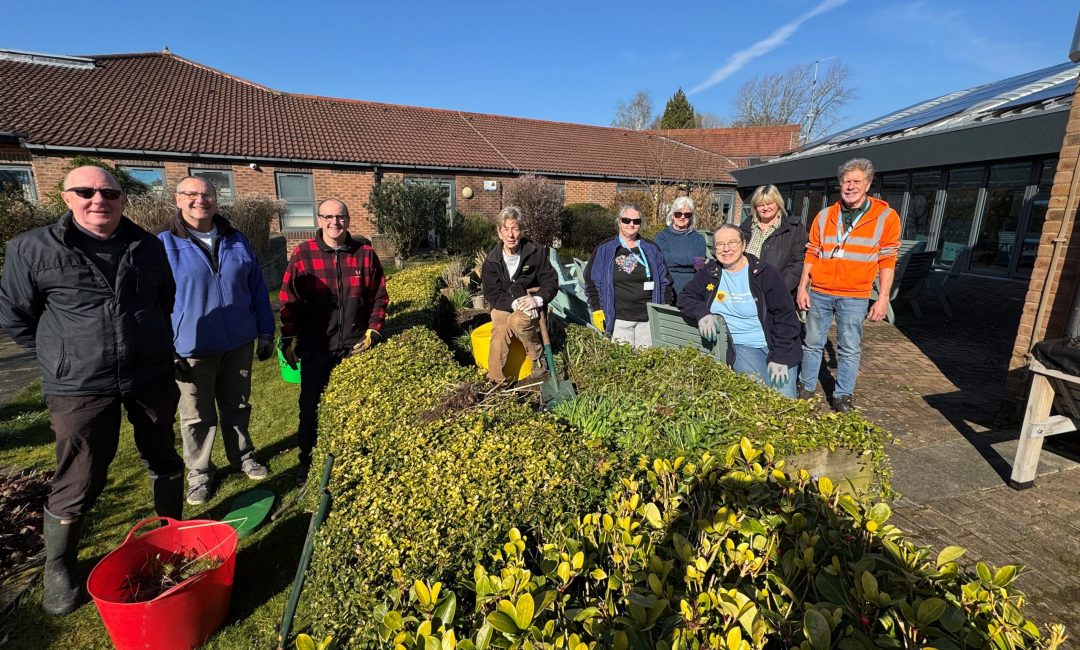 Volunteer-Gardeners-scaled